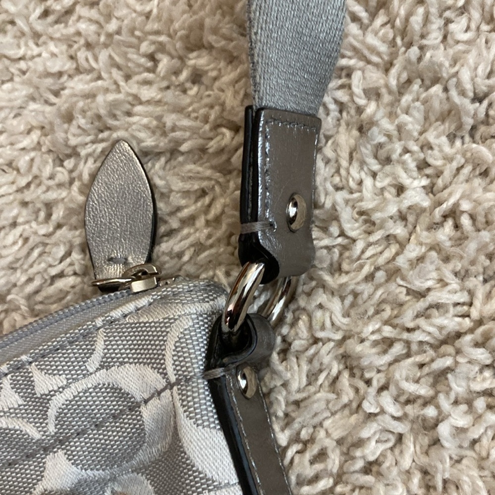 Coach - Picture 9 of 10